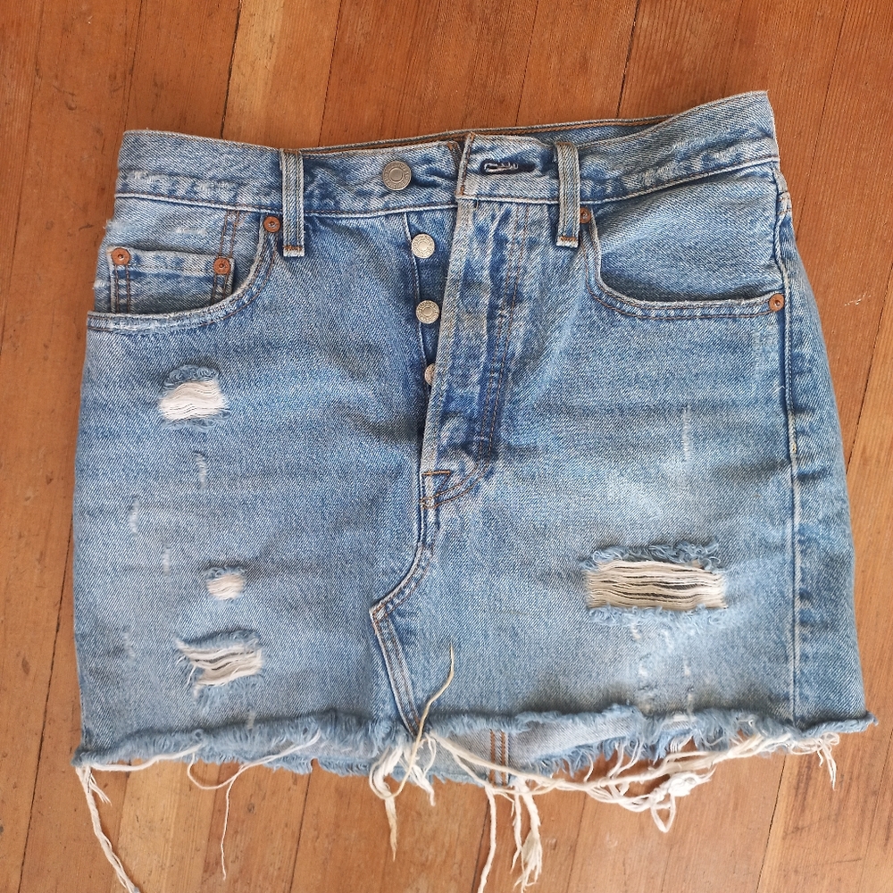 Levi's skirt size 25